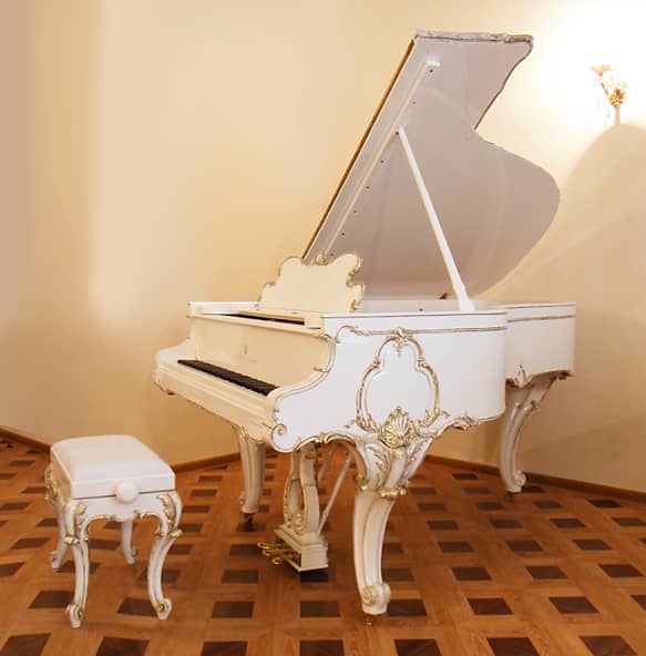 Дешёвый белый Steinway «рококо»