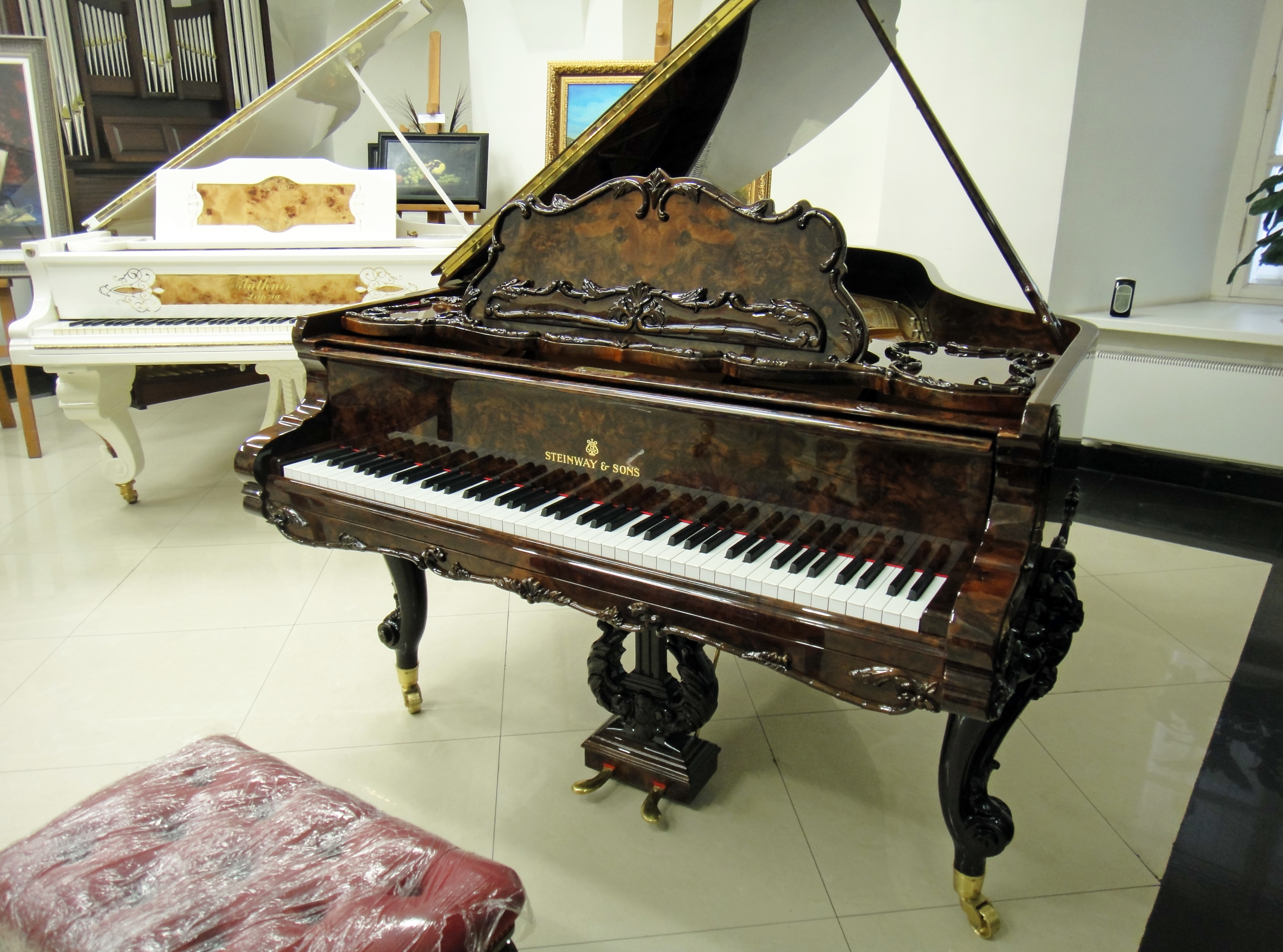 Рококо-рояль Стейнвей Луи XV