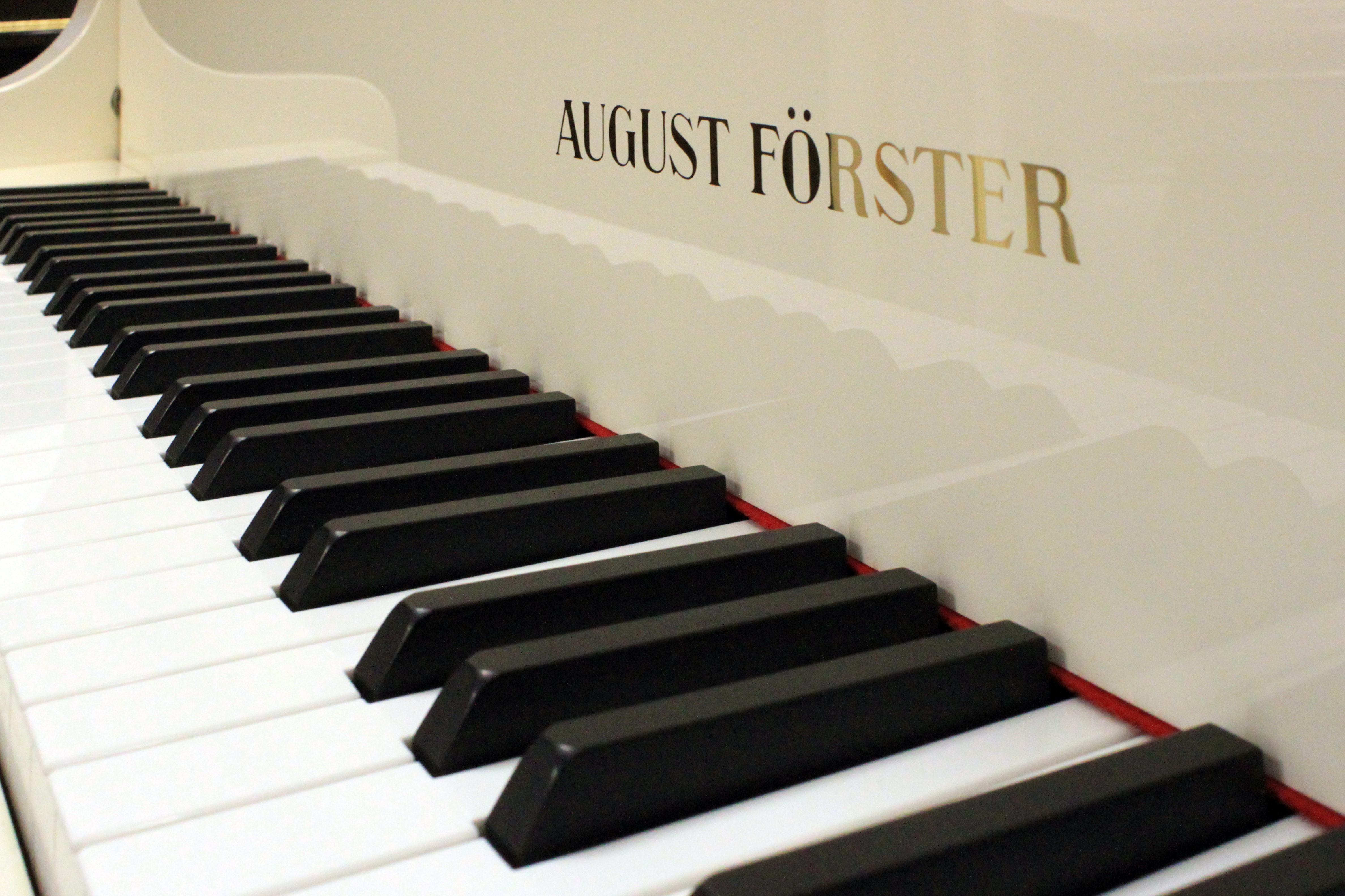 Концертный рояль August Forster Super Mondial 275